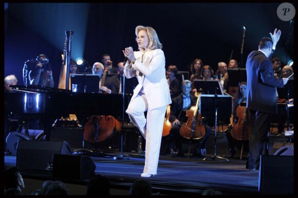 Sylvie Vartan en concert pour ses 50 ans de carrière, à la salle Pleyel, à Paris, le 23 novembre 2011.