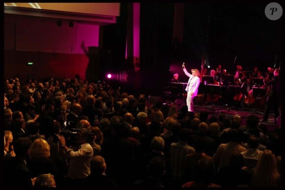 Sylvie Vartan pour ses 50 ans de carrière, à la salle Pleyel, à Paris, le 23 novembre 2011. Le concert sortira en double album le 16  décembre.