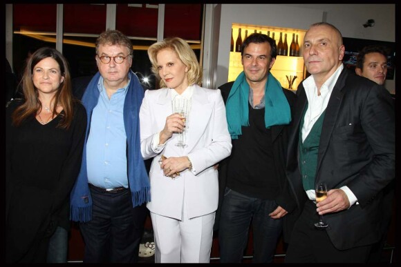 Charlotte Valandrey, Dominique Besnehard, François Ozon, Jacques Fieschi au concert de Sylvie Vartan pour ses 50 ans de carrière, à la salle Pleyel, à Paris, le 23 novembre 2011.