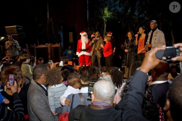 Les stars s'étaient mobilisées pour la journée Noël pour Tous à la Palmeraie de Paris où 400 enfants ont reçu leurs cadeaux des mains du Père Noël le 7 décembre 2011