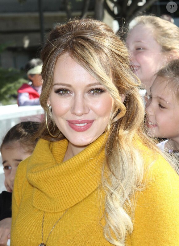Hilary Duff, enceinte, assiste au gala de charité Danskin Goodwill à Beverly Hills le 10 décembre 2011