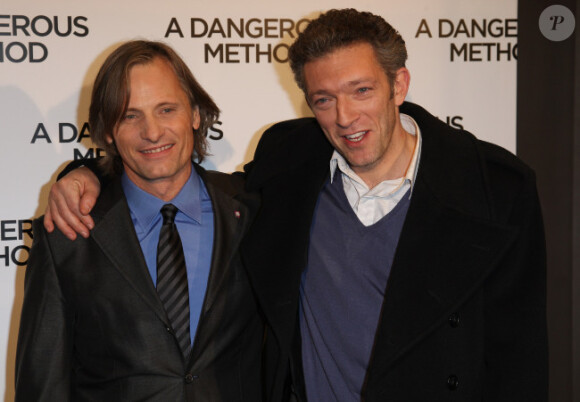 Viggo Mortensen et Vincent Cassel lors de l'avant-première à Paris du film A Dangerous Method le 12 décembre 2011