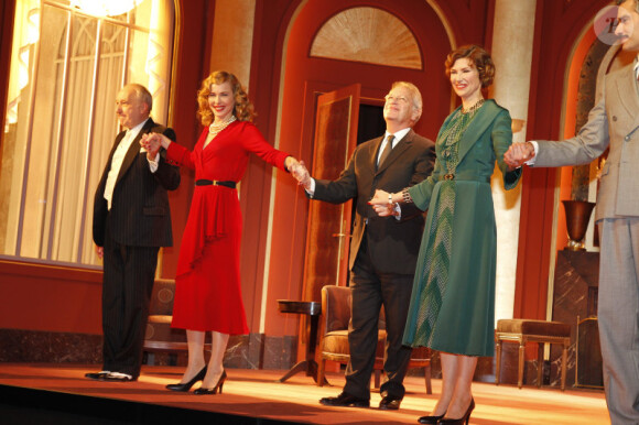 François Vincentelli, François Berléand, Florence Pernel et Pascale Arbillot lors de la générale de la pièce Quadrille, au Théâtre Édouard VII, à Paris, le 12 décembre 2011