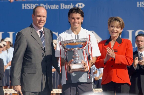 L'ex-tennisman Guillermo Coria (photo : lors de sa victoire à Monte-Carlo en 2004) et son amour de longue date, Carla, attendent leur premier enfant. Un garçon dont l'arrivée est prévue fin avril 2012.