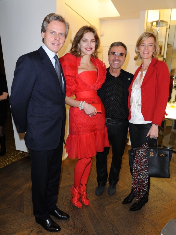 Le PDG de Guerlain Laurent Boillot, Natalia Vodianova, le maquilleur Olivier Echaudemaison et Sara Boillot assistent à la soirée donnée par le top model russe à Paris, le 14 décembre 2011.