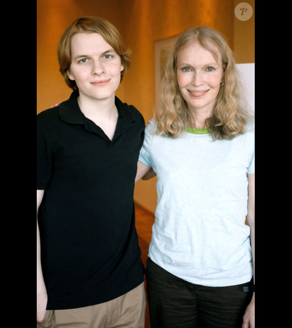 Mia Farrow et son fils Ronan le 19 juin 2006 à Berlin