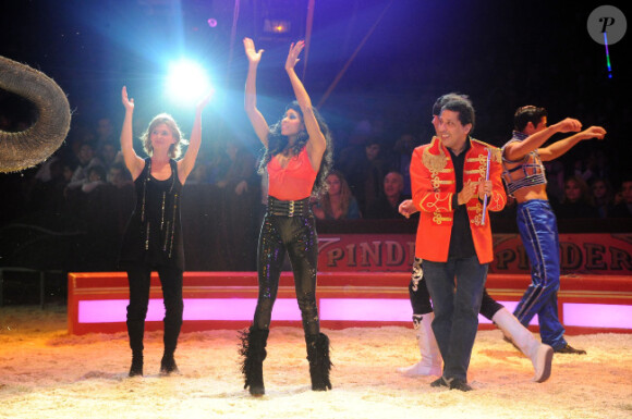 Mia Frye, Frédéric Edelstein et Annabelle Milot au cirque Pinder lors de la soirée "24 jours pour 24 enfants", à Paris, le 18 décembre 2011
