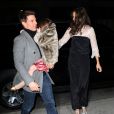 Katie Holmes, Suri et Tom Cruise sortent du restaurant où ils ont célébré le 33e anniversaire de Katie. Le 18 décembre à New York 