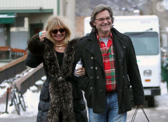 Goldie Hawn et Kurt Russell en amoureux se baladent à Aspen, dans le Colorado, le 19 novembre 2011