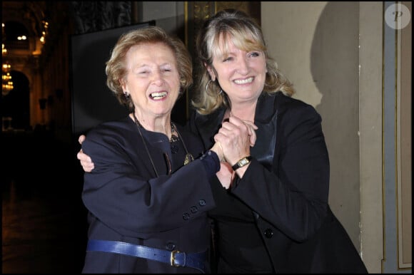 Charlotte de Turckheim et sa mère Françoise de Turckheim à la mairie de Paris en janvier 2011