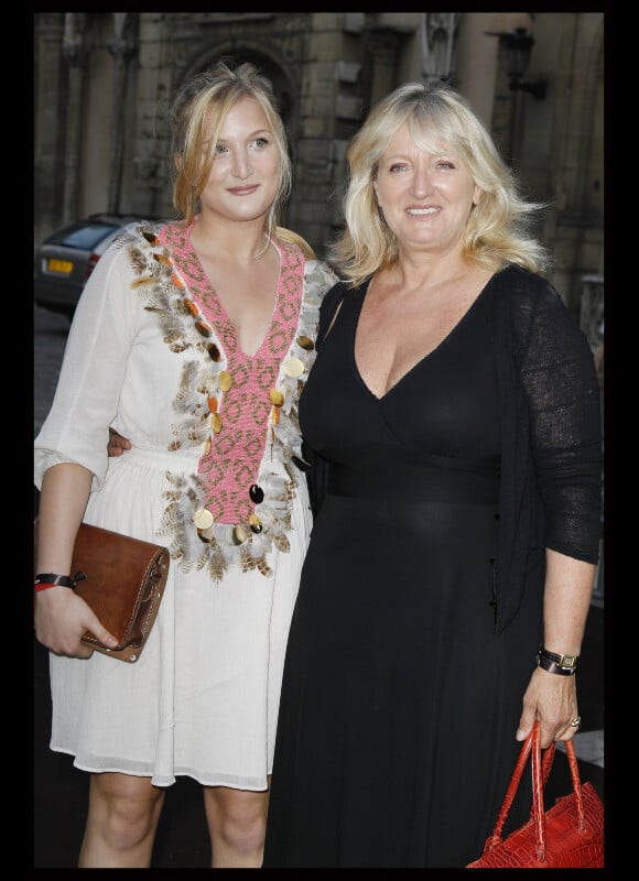 Charlotte de Turckheim et sa fille en mai 2011 à Paris