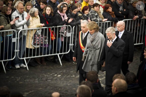 Le prince Philippe et la princesse Mathilde de Belgique, endeuillés, à Liège le 20 décembre 2011 pour commémorer les victimes de la tuerie du 13 décembre.