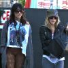 Vanessa Hudgens se promène à Los Angeles avec Ashley Tisdale, le mardi 20 décembre 2011.