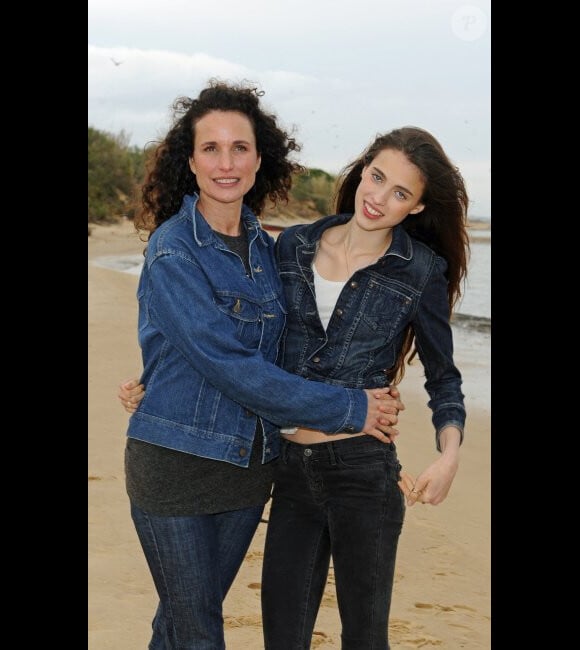 Andie MacDowell et sa fille Sarah Margaret, 17 ans, le 19 novembre 2011 au Portugal.