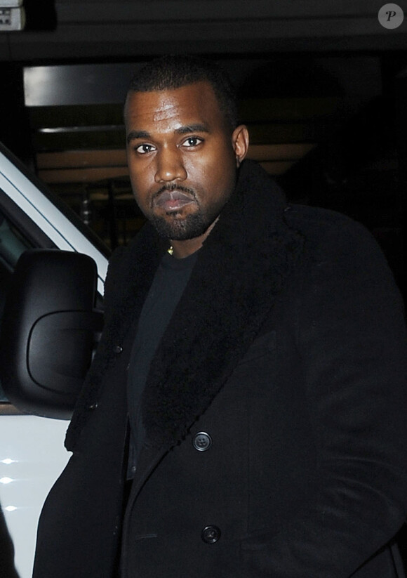 Kanye West arrive au club Embassy à Londres le 22 décembre 2011