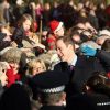 Le prince William acclamé après la messe de Noël de la famille royale, le 25 décembre 2011.
Le Noël 2011 de la famille royale britannique à Sandringham a été marqué par l'absence du prince Philip, hospitalisé, mais aussi par l'extraordinaire engouement suscité par Kate Middleton, attraction à Sandringham pour son premier Noël royal.
