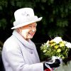 Malgré l'absence de son mari le prince consort, hospitalisé, la reine Elizabeth II est apparue très souriante le 25 décembre 2011 à Sandringham.
Le Noël 2011 de la famille royale britannique à Sandringham a été marqué par l'absence du prince Philip, hospitalisé, mais aussi par l'extraordinaire engouement suscité par Kate Middleton, attraction à Sandringham pour son premier Noël royal.