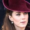 Le Noël 2011 de la famille royale britannique à Sandringham a été marqué par l'absence du prince Philip, hospitalisé, mais aussi par l'extraordinaire engouement suscité par Kate Middleton, attraction à Sandringham pour son premier Noël royal.