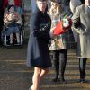 Zara Phillips était radieuse le 25 décembre 2011, accompagnée de son époux Mike Tindall, dont c'était le premier Noël royal.
Le Noël 2011 de la famille royale britannique à Sandringham a été marqué par l'absence du prince Philip, hospitalisé, mais aussi par l'extraordinaire engouement suscité par Kate Middleton, attraction à Sandringham pour son premier Noël royal.