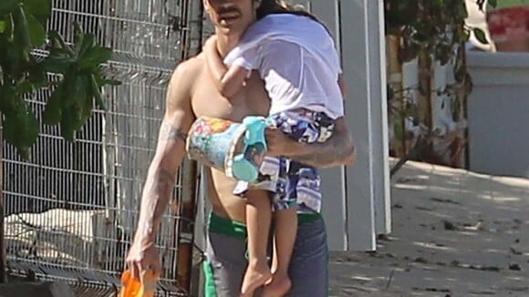 Anthony Kiedis des Red Hot Chilli Peppers : papa rockeur et protecteur