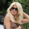 Victoria Silvstedt : une vraie sirène lorsqu'elle se détend près d'une piscine de Miami le 29 décembre 2011