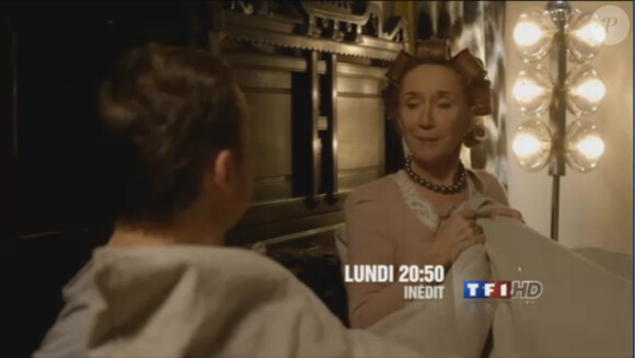 Marie-Anne Chazel drôlement accoutrée dans les Edelweiss, lundi 2 janvier 2012, sur TF1