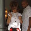 Superbe, Rihanna en mini short de foot à Miami le 31 décembre 2011