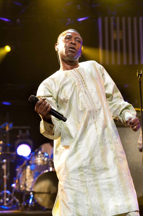 Youssou N'Dour en concert au festival de Montreux, le 8 juillet 2011. La chanteur vient d'annoncer sa candidature à la présidence du Sénagal.