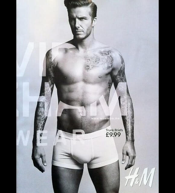 David Beckham pose lui même pour sa ligne de sous-vêtements en collaboration avec H&M.