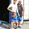 Ryan Gosling sort pieds nus de sa salle de boxe à Los Angeles le 3 janvier 2012