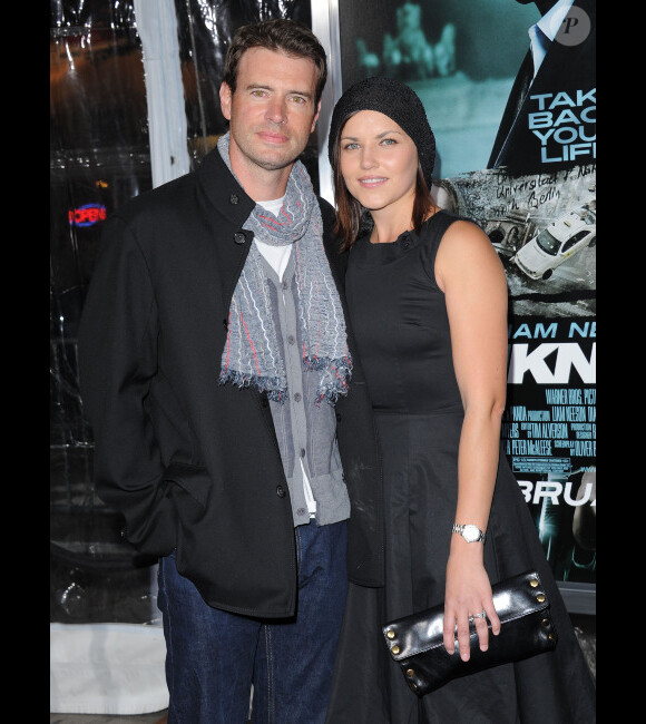 Scott Foley et sa femme le 16 février 2011 à Los Angeles