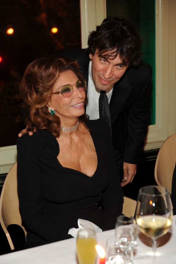 Sophia Loren et son fils Carlo Ponti Jr. le 12 décembre 2011 à Rome
