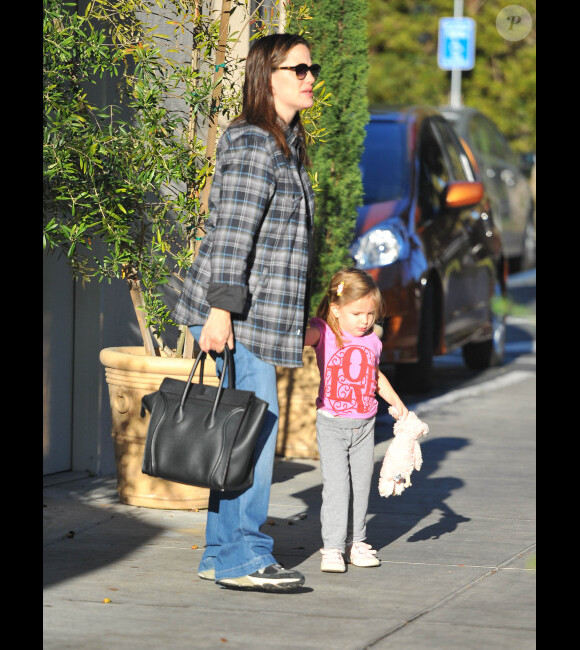 Jennifer Garner en compagnie de Seraphina, à Los Angeles, le 5 janvier 2012