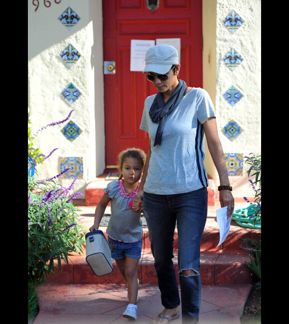 Halle Berry et sa fille Nahla à la sortie de l'école à Los Angeles le 5 janvier 2012