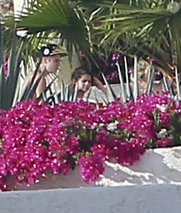 Justin Bieber et sa petite amie, Selena Gomez, à Cabo San Lucas au Mexique, le samedi 7 janvier 2012.