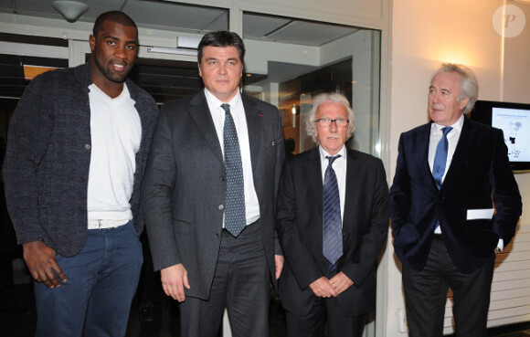 Teddy Riner, ici avec David Douillet et Jean-Luc Hees a été sacré sportif de l'année 2011 par les auditeurs de Radio France le 10 janvier 2012 à Paris