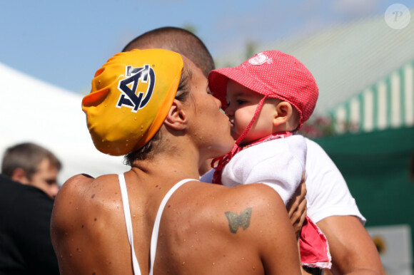 Laure Manaudou et sa fille Manon en juin 2011.