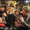 Johnny Hallyday, Laetica et leurs filles Jade et Joy à la tour Eiffel, le 3 décembre 2011.