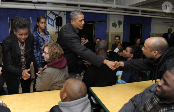 Barack et Michelle Obama participent à une journée de charité dans un centre d'éducation à Washington. Ils ont rencontré des bénévoles à l'occasion de la journée dédiée à Martin Luther King. Le 16 janvier 2011