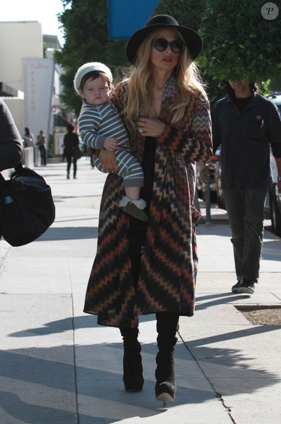 Rachel Zoe et son fils Skyler à Los Angeles, le 17 janvier 2012.