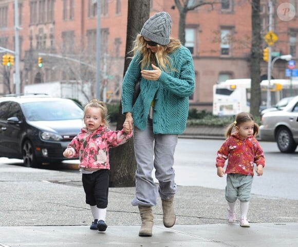 Sarah Jessica Parker accompagne ses adorables jumelles à la garderie à New York, le 17 janvier 2012.