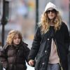 Sarah Jessica Parker, main dans la main avec son fils, pare au froid de New York alors qu'elle se dirige vers l'école. Le 17 janvier 2012.