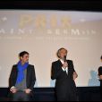  Bernard-Henry Lévy et les propriaitaires du cinéma Saint-Germain lors de la remise du prix Saint-Germain à Paris le 18 janvier 2012 
 &nbsp; 