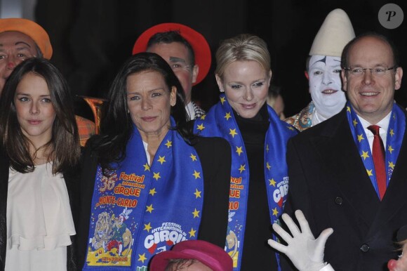 La princesse Stéphanie de Monaco inaugurait le 19 janvier 2012 le 36e Festival international du cirque de Monte-Carlo, entourée de ses deux filles, Pauline Ducruet (17 ans) et Camille Gottlieb (13 ans), et du prince Albert et la princesse Charlene.