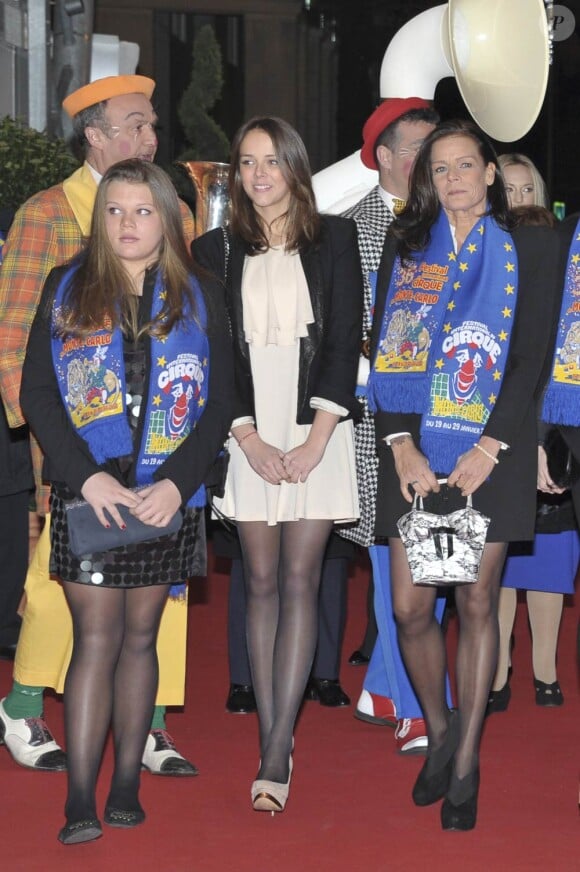 La princesse Stéphanie et ses deux filles, membres de la grande famille du cirque.
La princesse Stéphanie de Monaco inaugurait le 19 janvier 2012 le 36e Festival international du cirque de Monte-Carlo, entourée de ses deux filles, Pauline Ducruet (17 ans) et Camille Gottlieb (13 ans), et du prince Albert et la princesse Charlene.