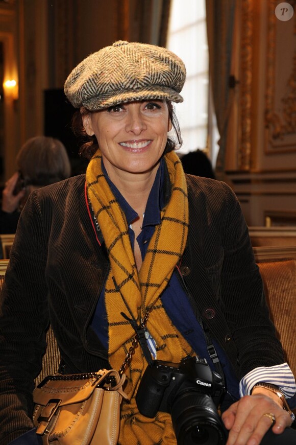 Inès de la Fressange au premier rang du défilé haute couture Alexis Mabille à Paris, le 23 janvier 2012.