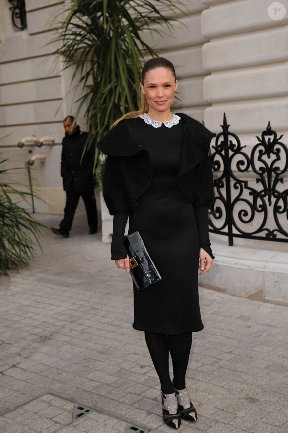 Lilou Fogli assistait au défilé haute couture d'Alexis Mabille à l'hôtel Sangri-La Paris, le 23 janvier 2012.
