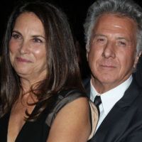 Dustin Hoffman entouré de sa femme et son fils pour une magouille de luxe