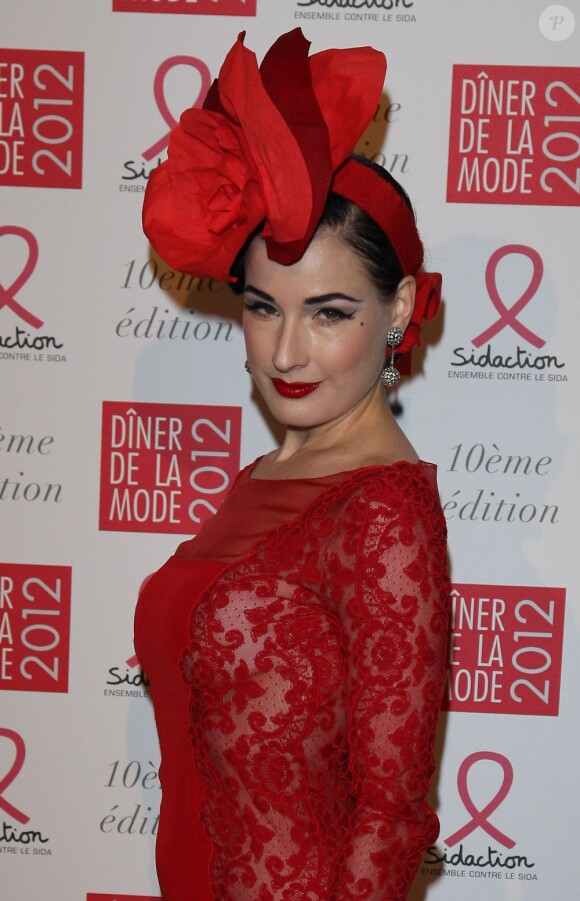 La célèbre pin-up  Dita Von Teese, érotique et tout en transparence dans une robe haute couture Alexis Mabille, assistait au Dîner De La Mode à Paris, le 26 janvier 2012.