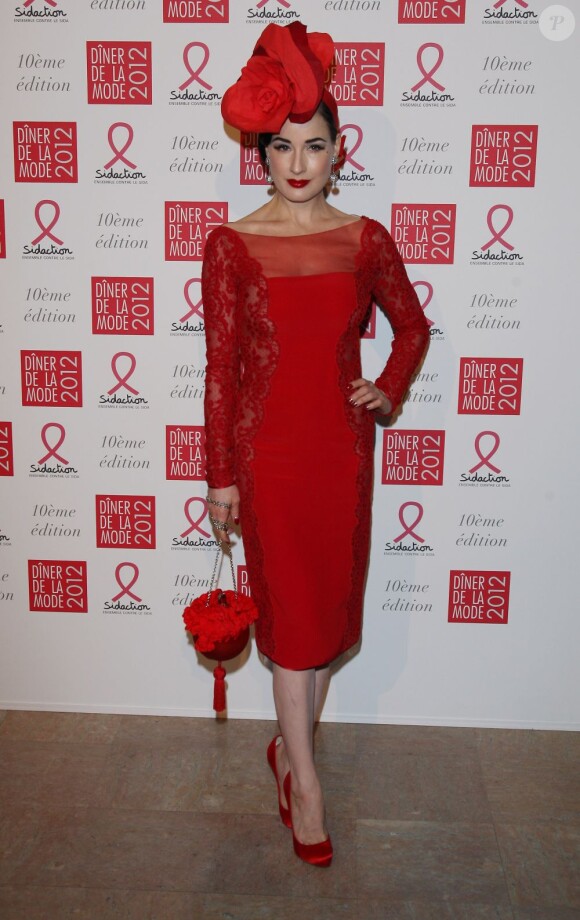 La célèbre pin up  Dita Von Teese, érotique et tout en transparence dans une robe haute couture Alexis Mabille, assistait au Dîner De La Mode à Paris, le 26 janvier 2012.